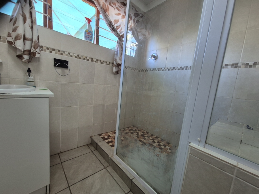 5 Bedroom Property for Sale in Kleinkoornhuis Western Cape
